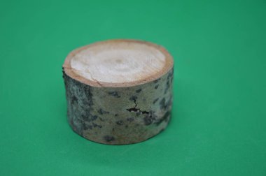 Yeşil arkaplandaki nesnelerin makro fotoğrafçılığı