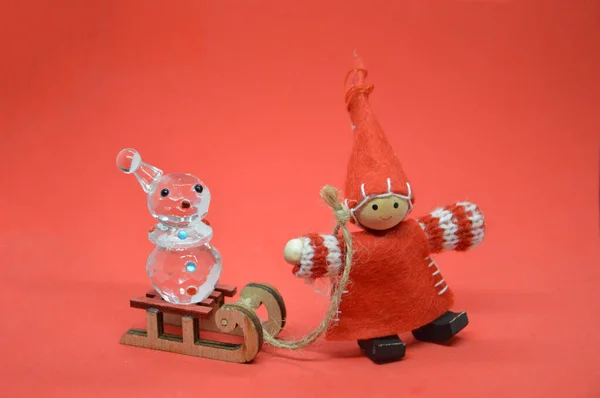 Zusammensetzung Von Neujahrs Und Weihnachtsspielzeug Vor Dem Hintergrund Der Feiertage — Stockfoto