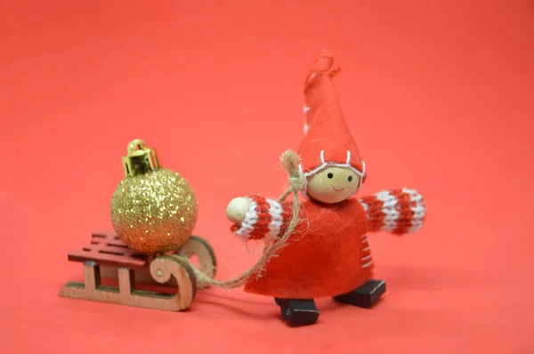休日を背景にした新年とクリスマスのおもちゃの構成 — ストック写真