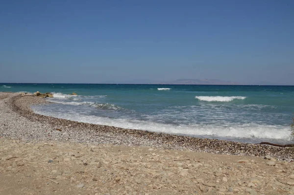 Yunanistan Rodos Adasındaki Theologos Köyündeki Ege Denizi Plajının Panoraması — Stok fotoğraf