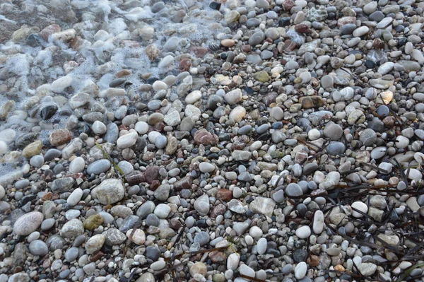 ギリシャのエーゲ海沿岸の小石質 — ストック写真