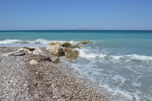 希腊罗得岛爱琴海风暴背景下的石头 — 图库照片