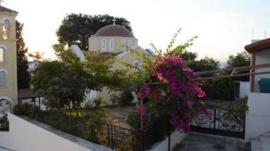 Yunanistan 'ın Rodos adasındaki Theologos köyünün geleneksel mimarisi 