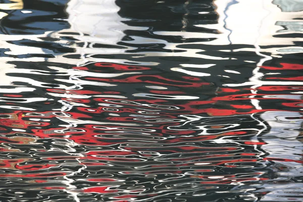 Fondo artístico colorido de la superficie del agua — Foto de Stock