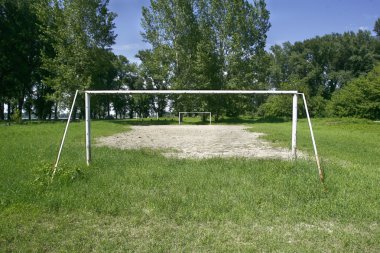 Terk edilmiş bir alanda boş amaç