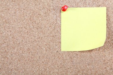 пустий жовтий уваги покладали на corkboard