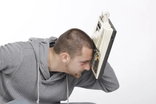 Jeune homme et une calculatrice isolé sur blanc — Photo