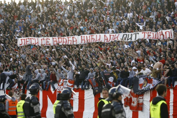 Αγώνα ποδοσφαίρου μεταξύ της Παρτιζάν και του Ερυθρού Αστέρα — Φωτογραφία Αρχείου