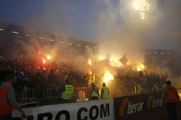 Fotbalové utkání mezi Partizan a červená hvězda — Stock fotografie