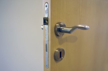 Detay ahşap kapı kolları