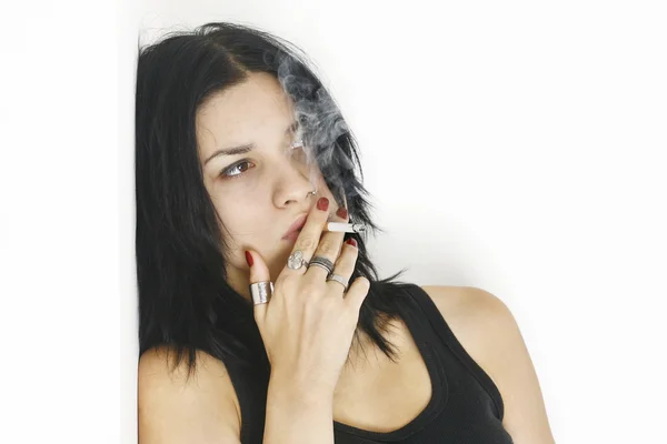 Ragazza superba fumare sigaretta Fotografia Stock