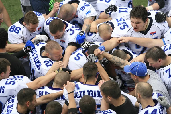 Partita di football americano tra lupi e drago blu — Foto Stock