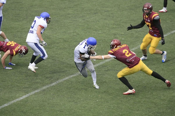 American Football Match Between Wolves And Blue Dragon — Stock Photo, Image