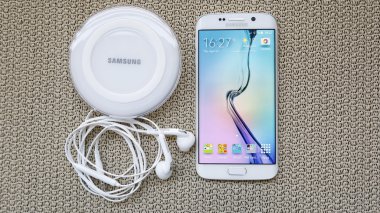 Yeni Samsung S6 kenar kadeh