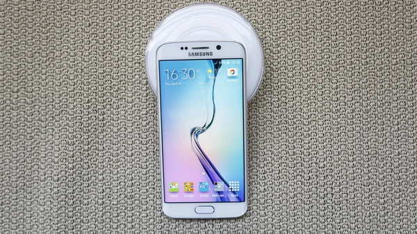 Tiro de nuevo Samsung S6 Edge — Foto de Stock