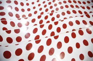 beyaz zemin üzerine kırmızı noktalar ile olağandışı eğrisi