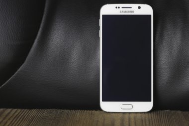 Beyaz Samsung Galaxy S6 atış ahşap tablo