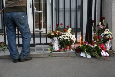 İnsanlar kurban Paris Belgrad ödemek haraç