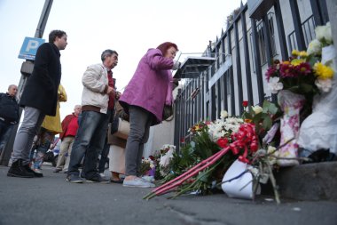 İnsanlar kurban Paris Belgrad ödemek haraç