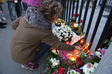 İnsanlar kurban Paris Belgrad ödemek haraç