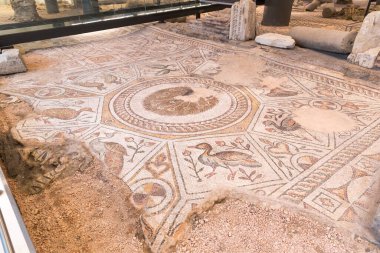 PLOVDIV, BULGARIA, MAYIS 08, 2021: Bulgaristan 'ın Filipinler Bazilikası' nın ana mozaiğinin genel görünümü.