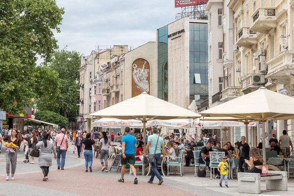 Plovdiv Βουλγαρια Ιουνιου 2021 Άνθρωποι Απολαμβάνουν Τον Ηλιόλουστο Καιρό Στο — Φωτογραφία Αρχείου