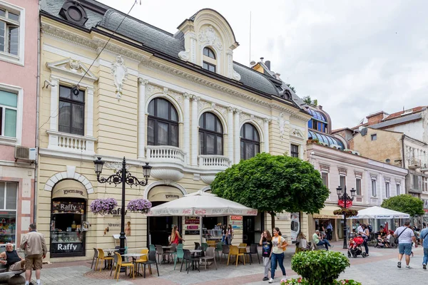 Plovdiv Bulgaria Junio 2021 Personas Disfrutando Del Clima Soleado Centro —  Fotos de Stock