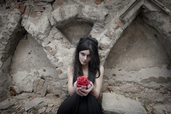 Halloween gizemli Gotik kadın giyinmiş