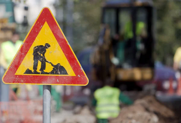 Precaución de excavación signo de trabajadores —  Fotos de Stock