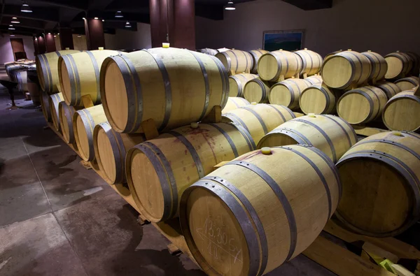 Barricas de vino Bodega Bulgaria — Foto de Stock