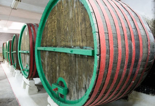 Vaten wijn kelder Bulgarije — Stockfoto