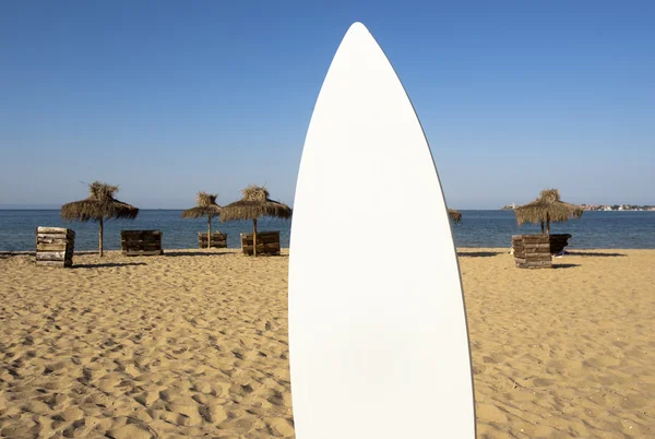 Bułgaria lato deska surfingowa piasku — Zdjęcie stockowe