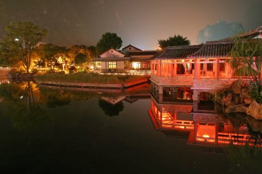 Shanghai Old Town gece adlı