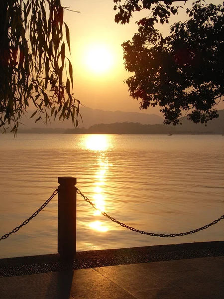 Mooie zonsondergang lake — Stockfoto