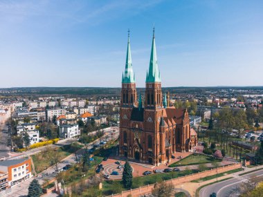 Polonya 'nın Rybnik kentindeki Aziz Anthony Katolik Bazilikasının Hava Görüntüsü.
