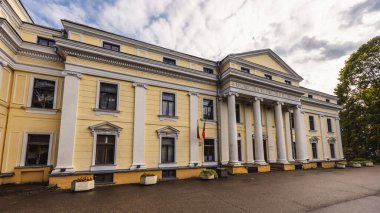 Litvanya 'nın Vilnius parkındaki Verkiai Kalesi Binası