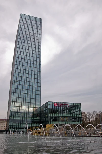 Basel schweiziska skyskrapa hotel — Stockfoto