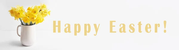Великоднем Вітальна Листівка Квітами Букет Жовтих Нарцисів Білому Тлі — стокове фото