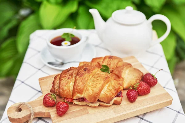 Breakfast Cup Tea Strawberries Cherries Croissants Table Summer Picnic Good — Stock Photo, Image