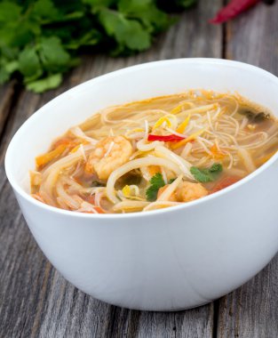 Tay baharatlı karides şehriye