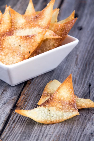 Fried wonton chips — Stock Photo, Image