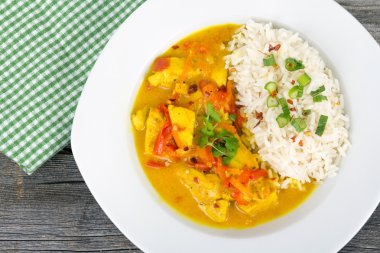 Curried Hindistan cevizi tavuk