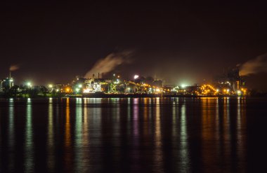 Sorel-Tracy sanayi sahil gece