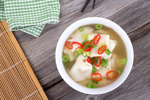 Wonton klimp asiatisk soppa — Stockfoto