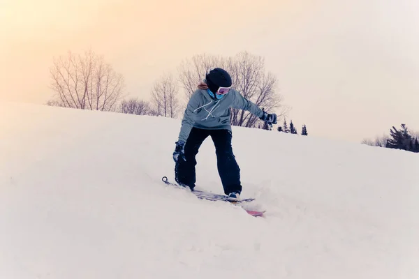 Mulher Montando Snowdeck Snowskate Snowboard Quebec Canadá — Fotografia de Stock