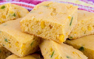 Jalapeno Mısır ekmeği kareler