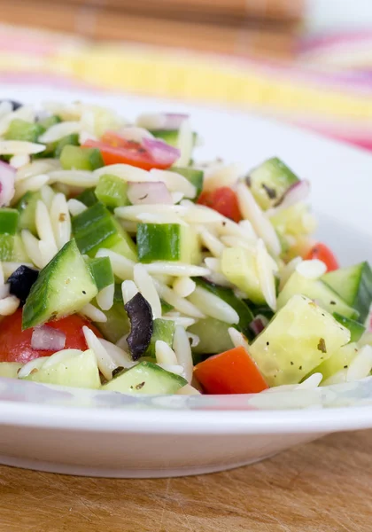 Mediterranean greek orzo pasta salad — Stock Photo, Image