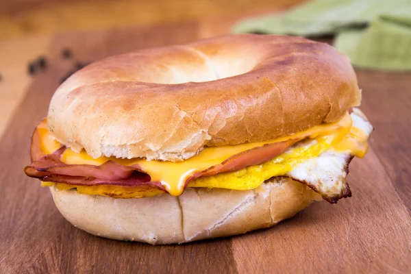 Ham Cheese and Egg Breakfast Bagel Sandwich — Stock Photo, Image