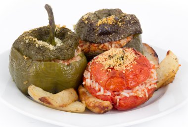 Dolma biber ve domates pirinç ve parmesan peyniri ile