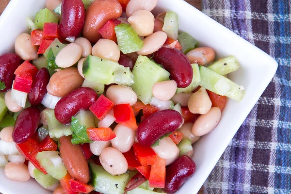 Tigela de salada de feijão misto saudável — Fotografia de Stock